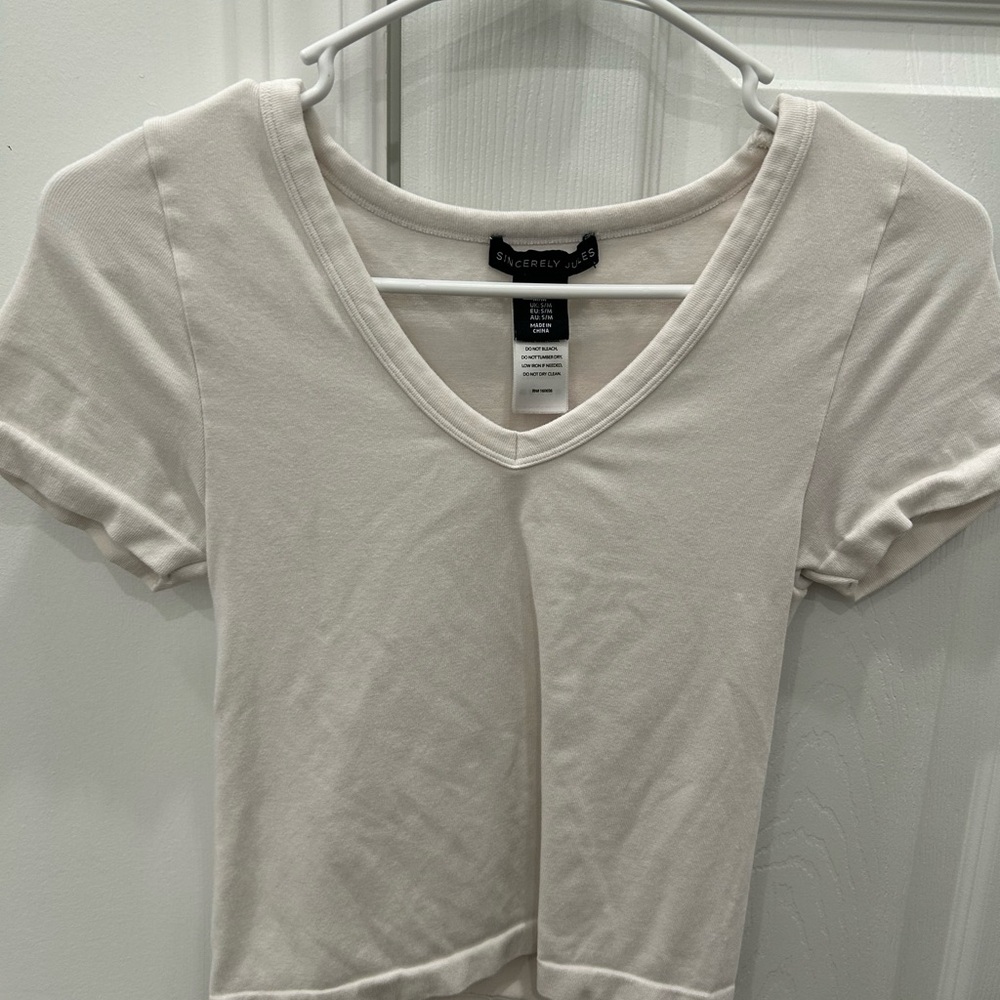 Sincerly Jules Women's Ivory V-Neck Top
